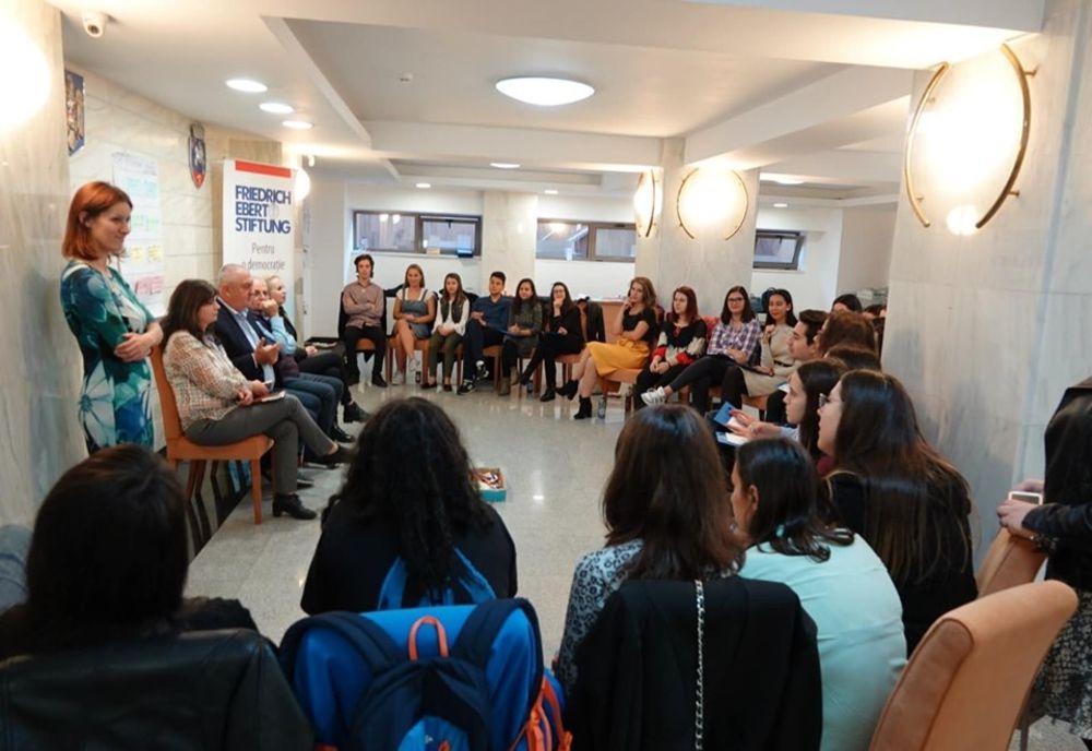 Timp de două zile, elevii de liceu din Călărași s-au jucat de-a politica