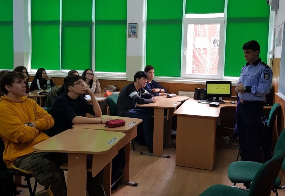 Campanie de prevenire a consumului de droguri și a traficului de persoane, destinată elevilor călărășeni