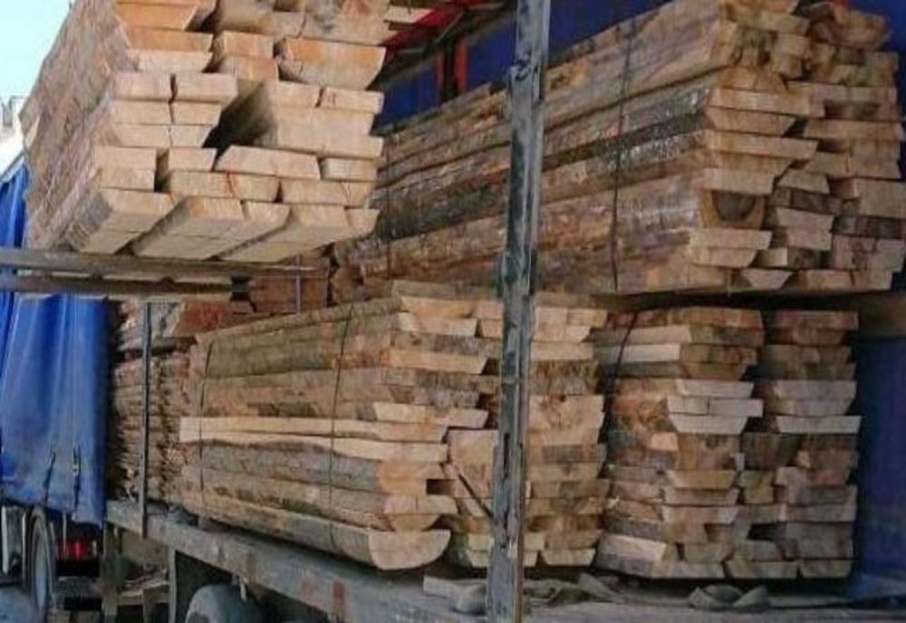 Societăți din domeniul comercializării lemnului, sancționate de polițiști