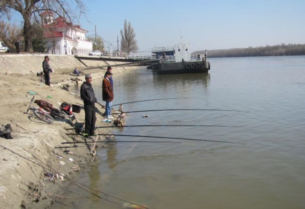 Permisele de pescuit sportiv în apele de frontieră sunt valabile până la 31 decembrie a.c.