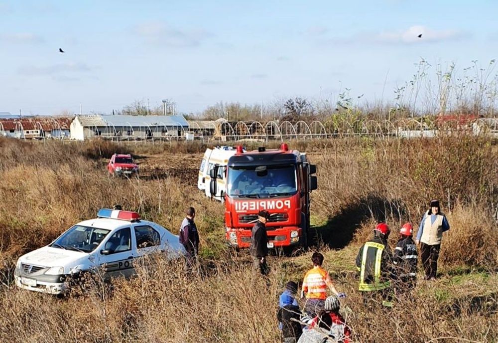 Femeie de 74 de ani, căzută la într-un subsol de 4 m, salvată de pompierii din Lehliu Gară