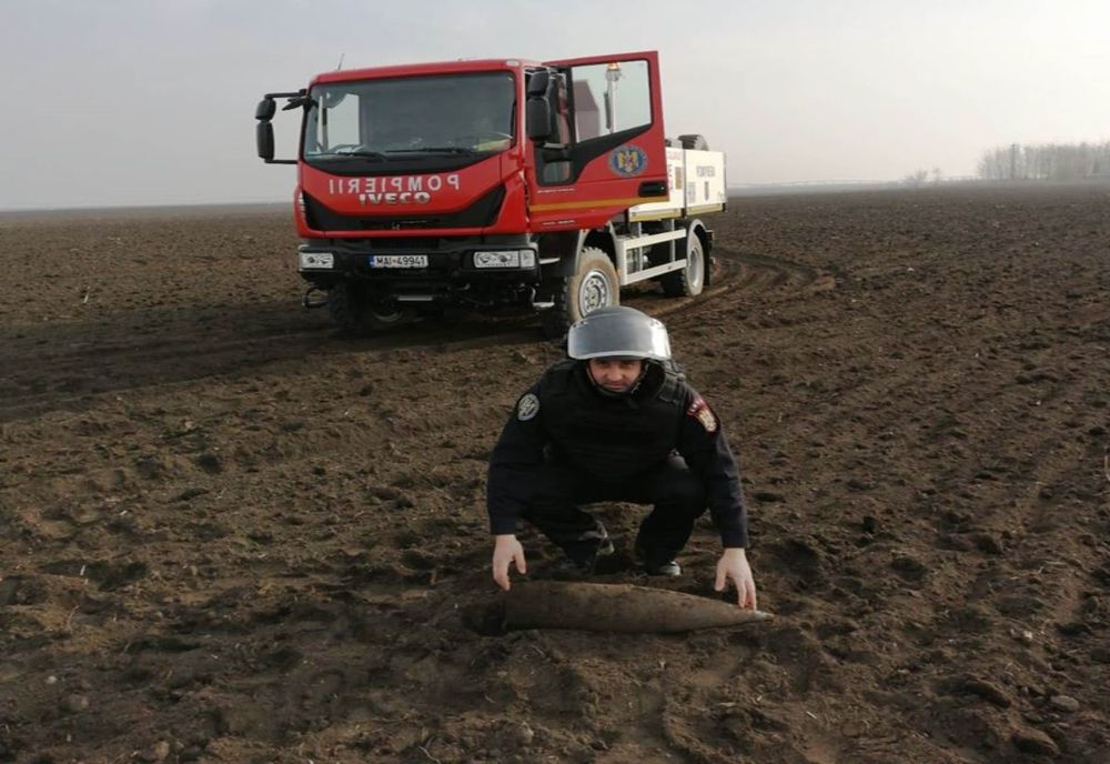 Obuz neexplodat descoperit de un bărbat la marginea localității Dragoș Vodă