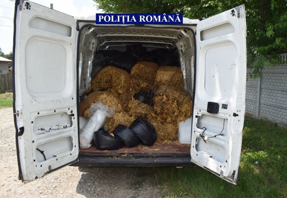 10 persoane cercetate de polițiști pentru prelucrare și comercializare ilegală de tutun