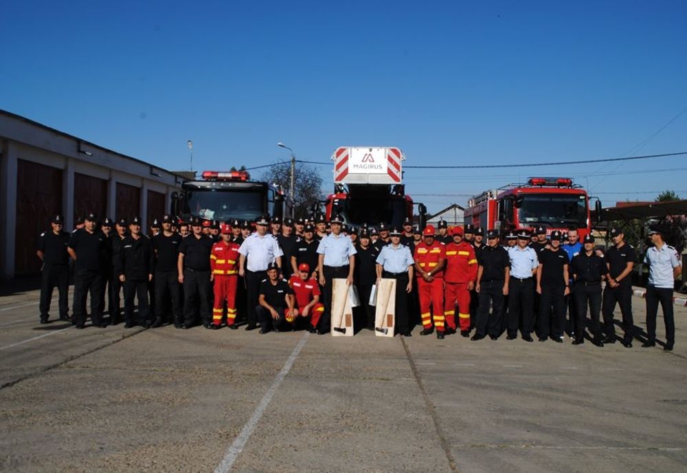 FOTO| Trei pompieri militari au ieșit la pensie
