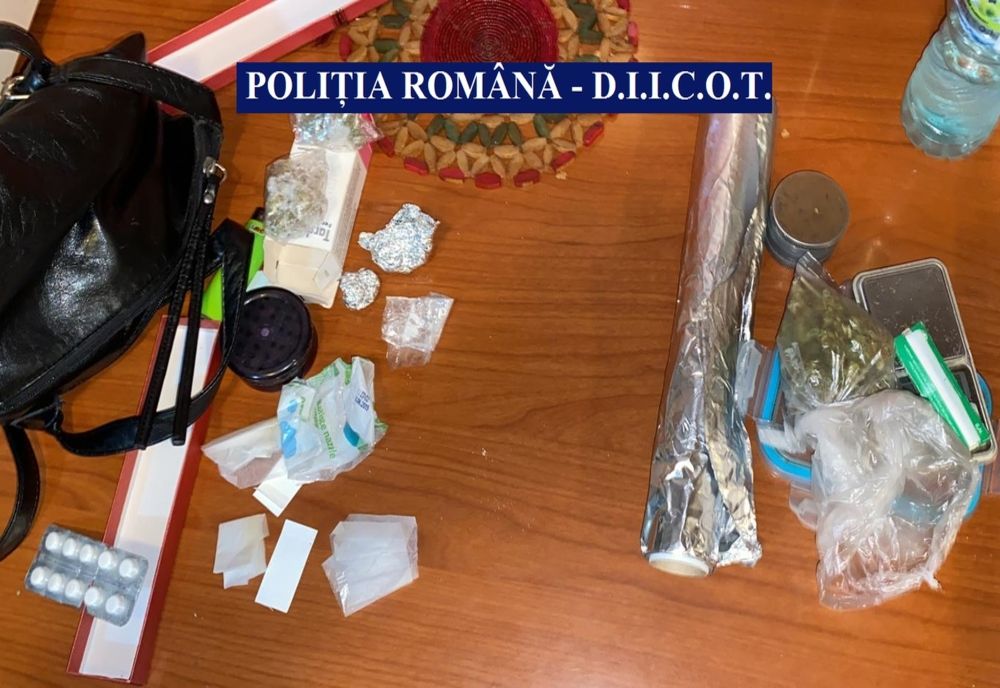 FOTO| Prinși în flagrant cu droguri  de mare risc