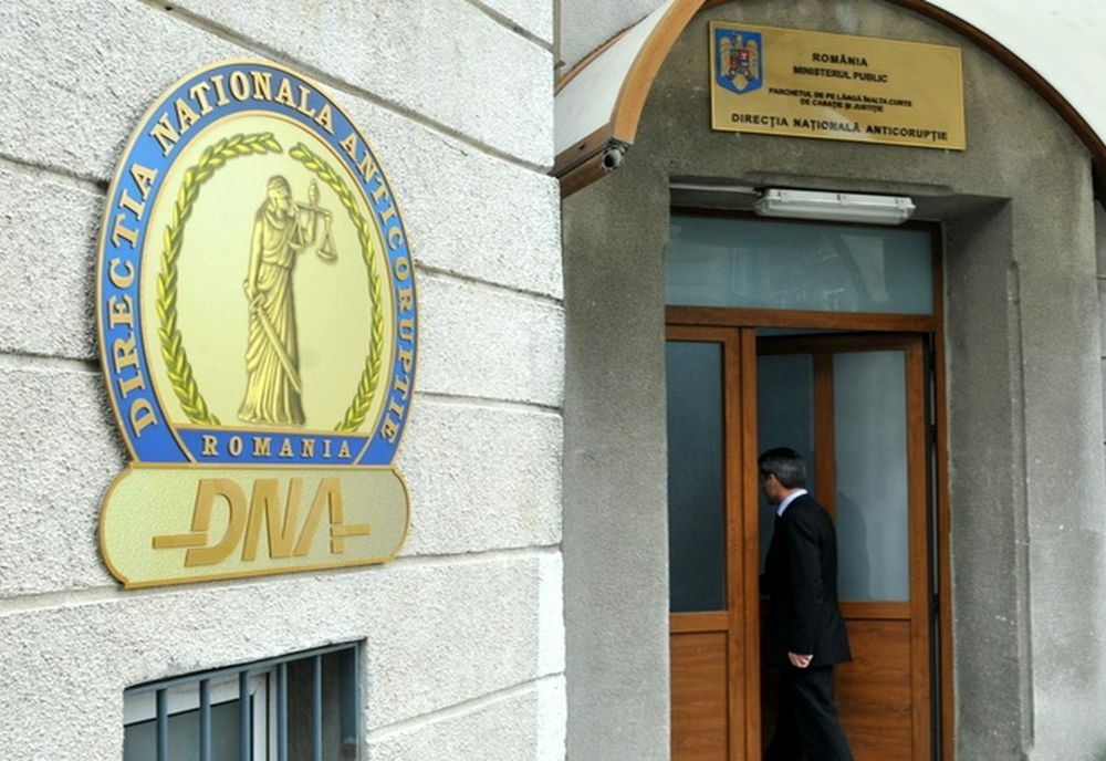 Directorul AJOFM Călăraşi, trimis în judecată, cu acord de recunoaştere, pentru luare de mită