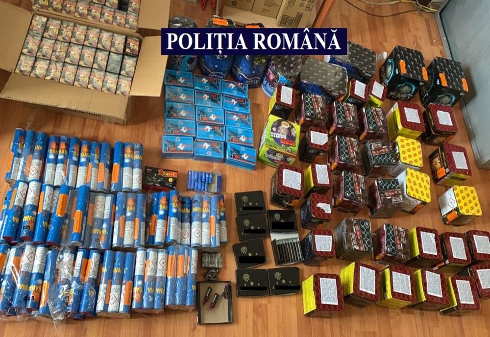 Percheziții în Călărași. Polițiștii au confiscat peste 23000 de articole pirotehnice