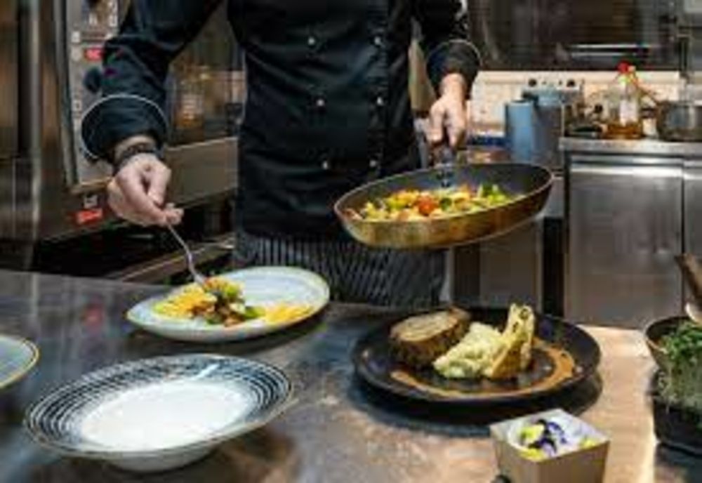 Atenție la mâncarea de la restaurant! Ingredientul TOXIC folosit de toți bucătarii - pericol uriaș pentru sănătate