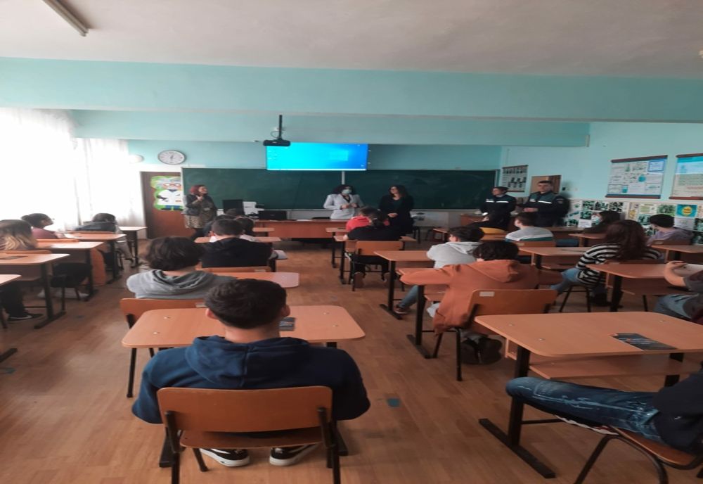 Polițiștii călărășeni au luat cu asalt școlile