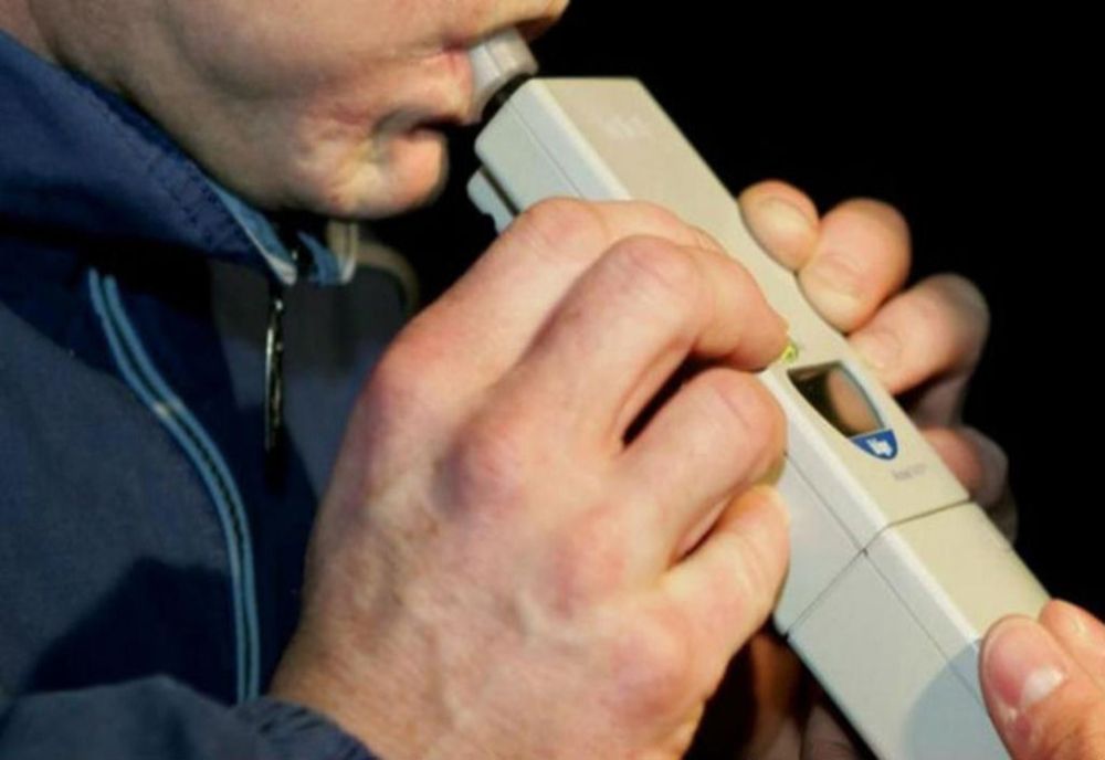 Nițel băut și fără permis, taxat cu dosar penal de polițiști