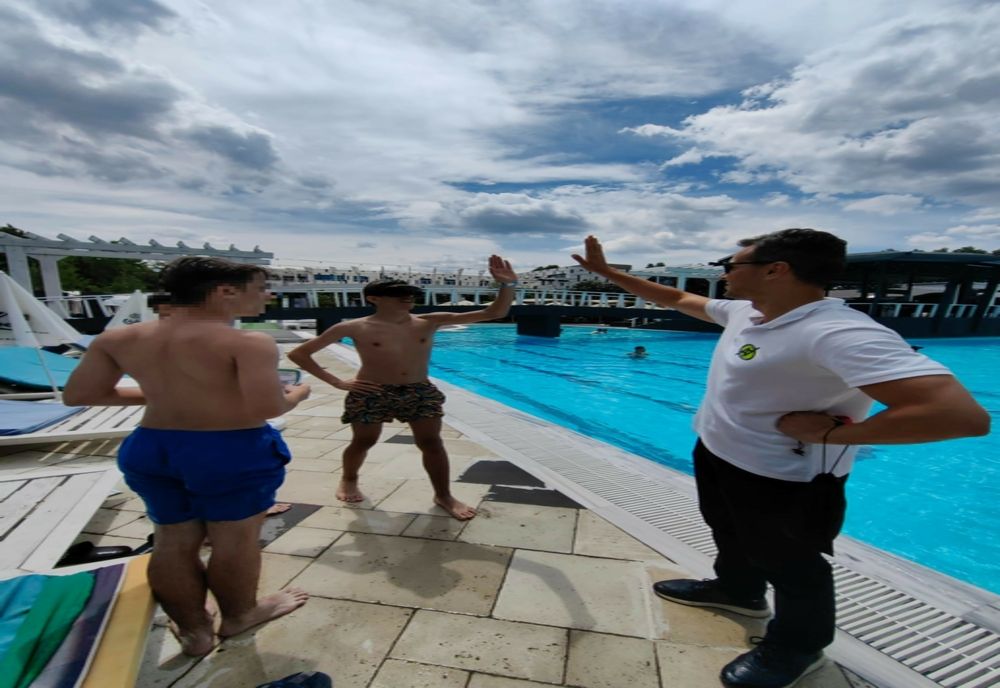 Polițiștii, activități preventive la piscinele din Călărași