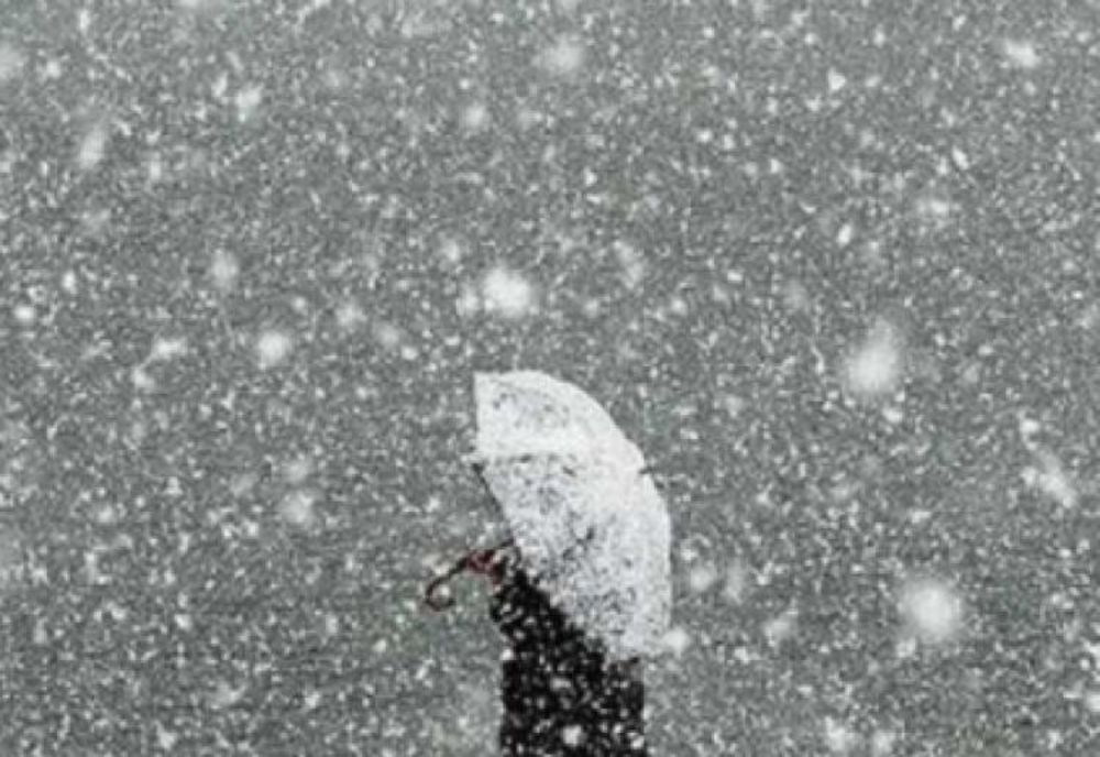 Prognoza meteo pe două săptămâni. Ploi, lapoviță și ninsoare: temperaturile scad la limita înghețului