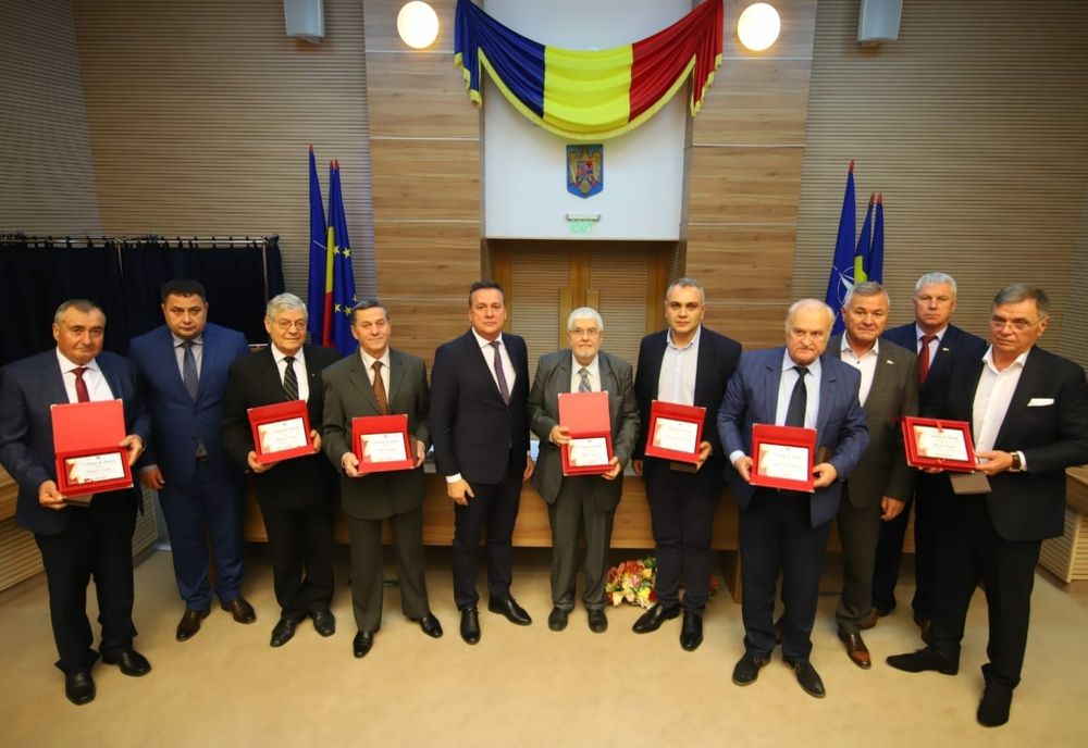 7 personalități au devenit cetățeni de onoare