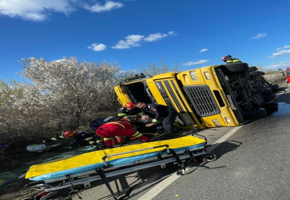 Ialomița. Ucrainean rănit după ce s-a răsturnat cu TIR-ul pe DN2