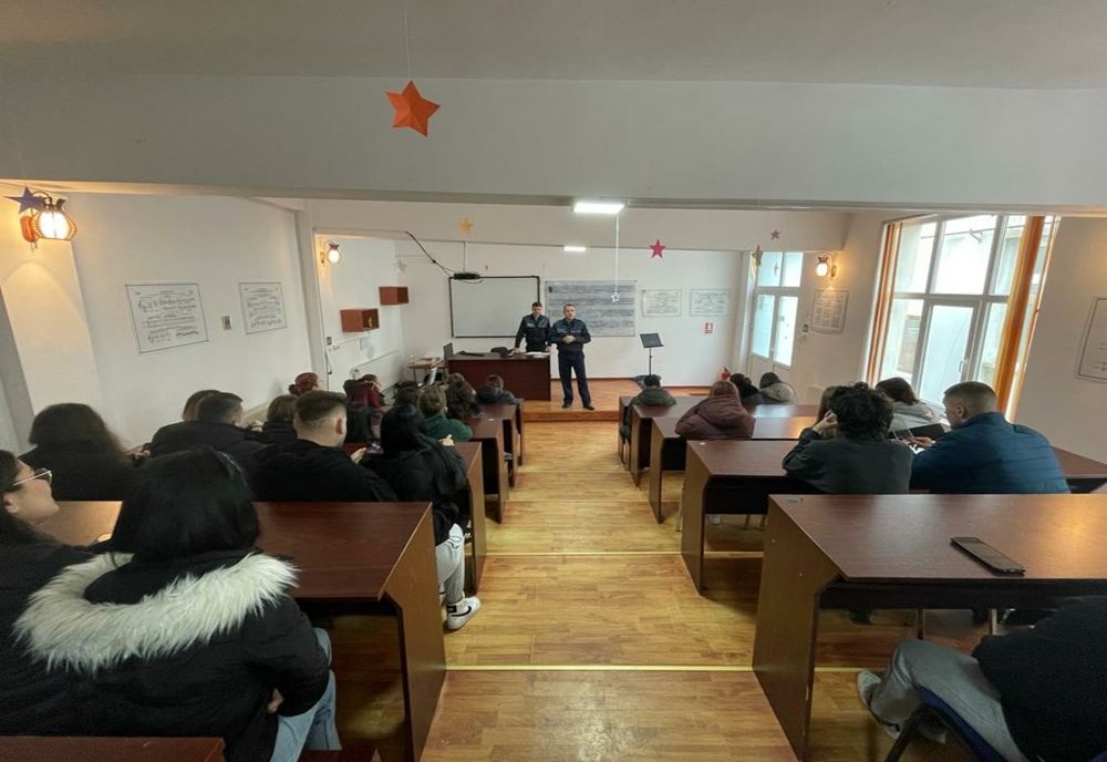 Profesia de polițist, promovată în liceele din Călărași