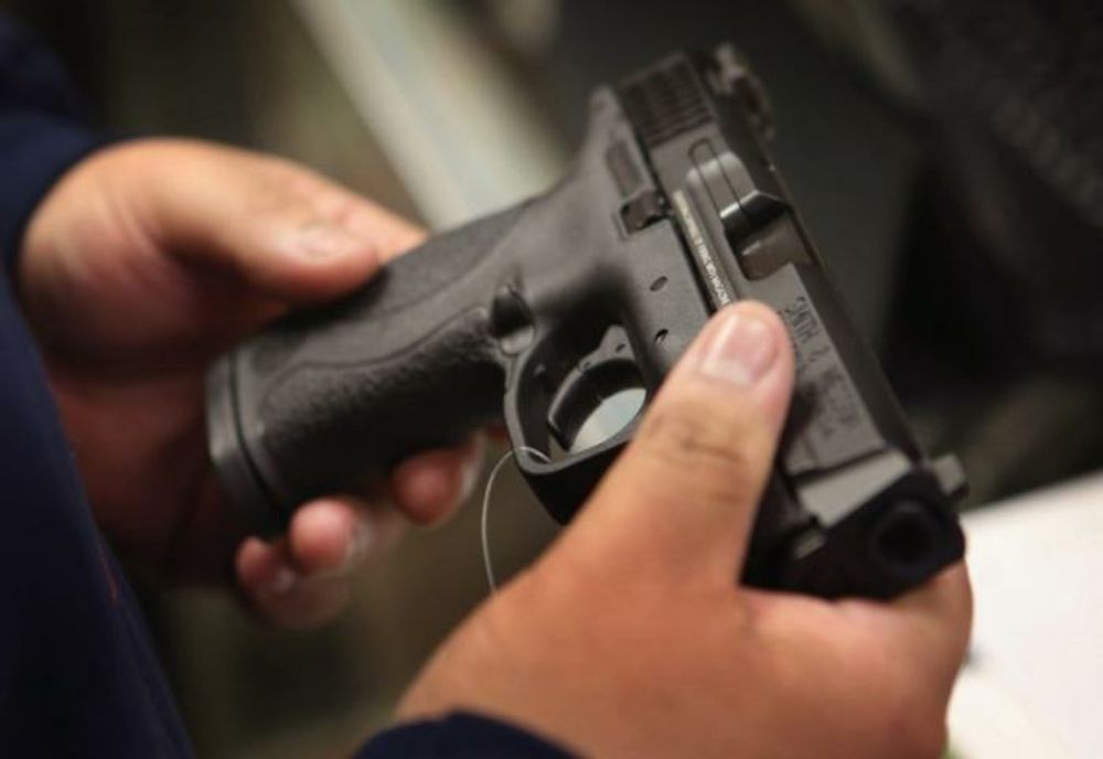 UZ DE ARMĂ LA GRANIȚA CU REPUBLICA MOLDOVA PENTRU REȚINEREA CONTRABANDIȘTILOR DE ȚIGĂRI