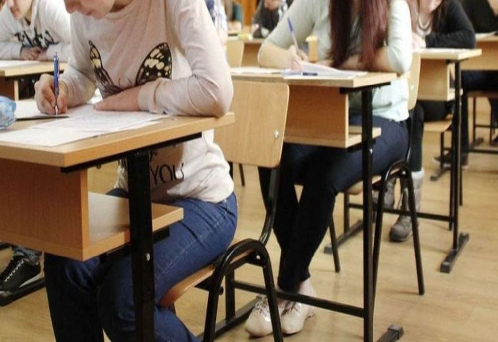 Luni începe depunerea cererilor de înscriere la Bacalaureat