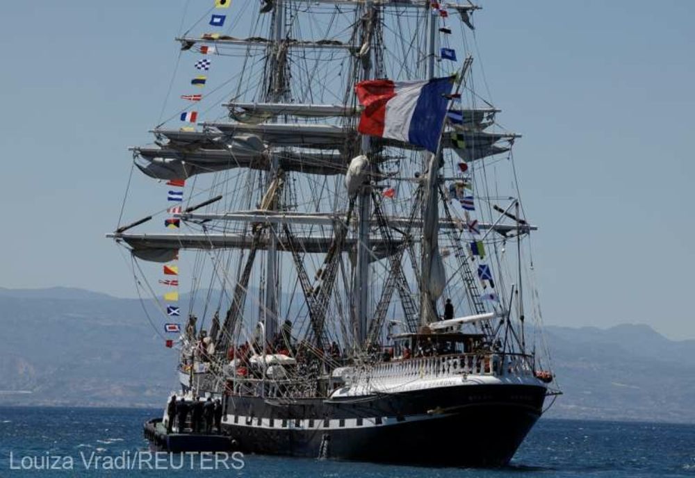 JO 2024: Flacăra olimpică a ajuns la Marsilia, la bordul velierului Belem