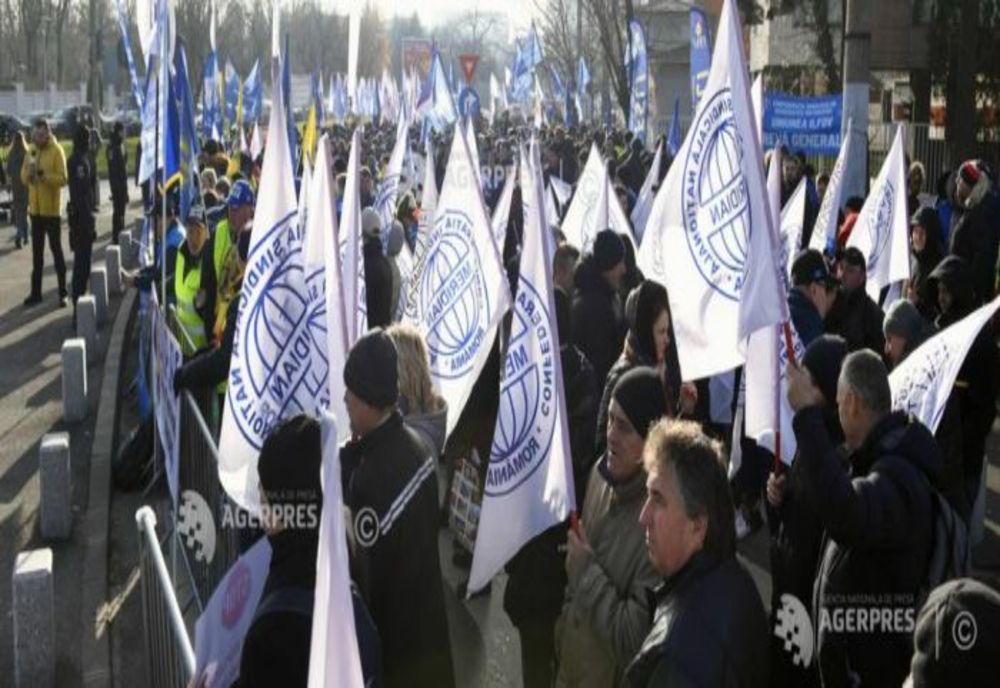 Mii de sindicaliști protestează în fața Palatului Cotroceni