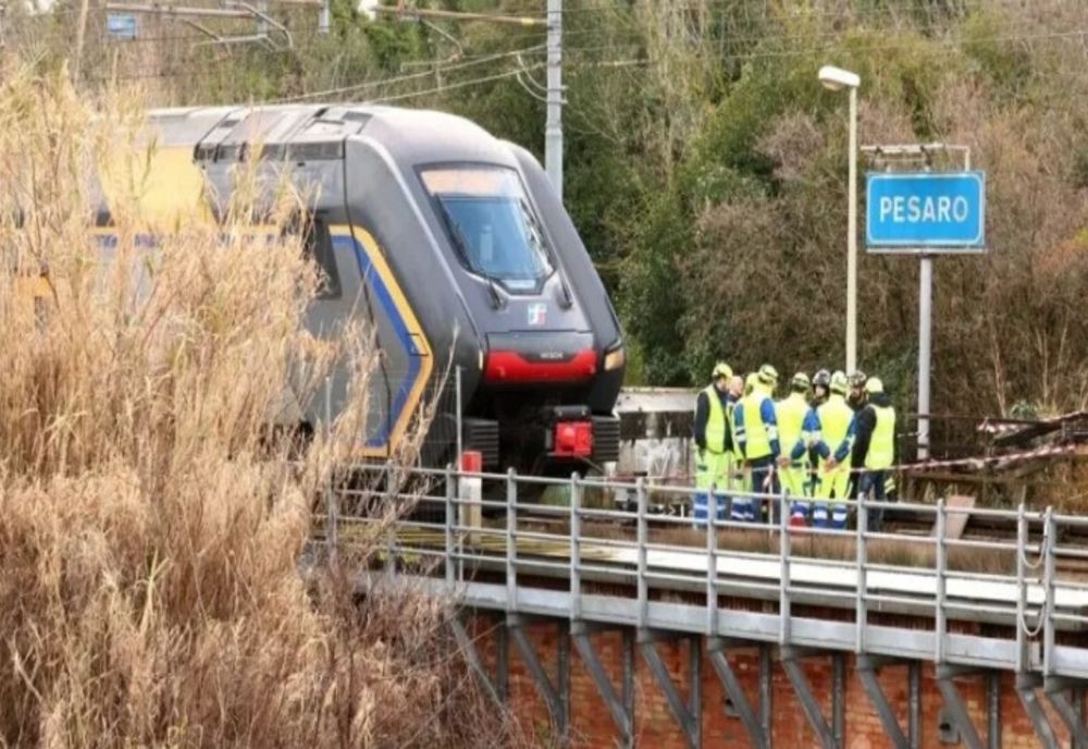 Căile ferate din Italia, sabotate chiar la startul Jocurilor Olimpice de Iarnă: incendii, cabluri tăiate și trenuri blocate