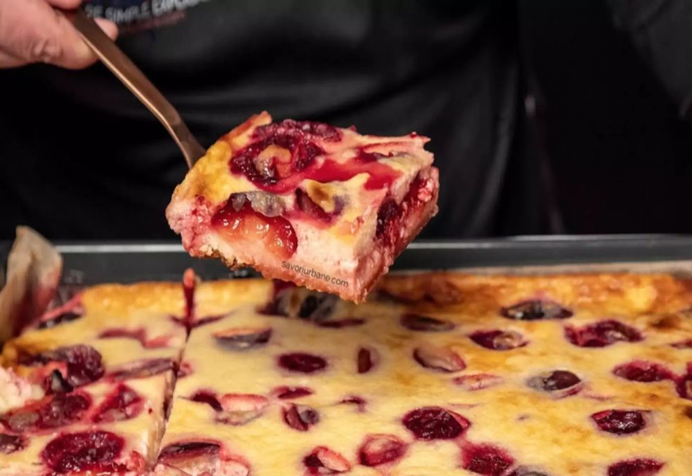 Desert ardelenesc de poveste: lichiu cu prune și cremă de smântână, ușor de preparat și absolut delicios!