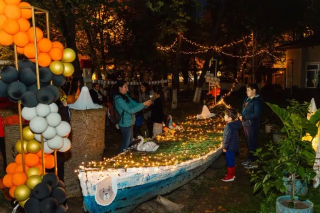 Halloween la Zoo Călărași 2026: intrare gratuită, concursuri de costume, laser show și film în aer liber