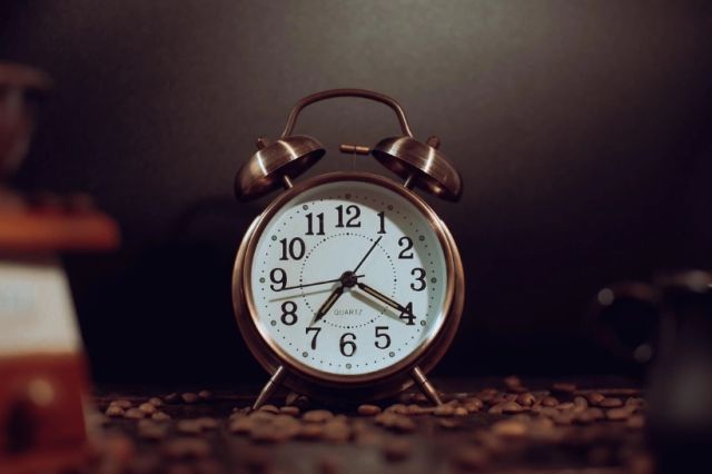 România trece la ora de vară! La noapte ceasurile se dau înainte