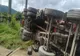 Autobasculantă răsturnată pe carosabil pe DN4